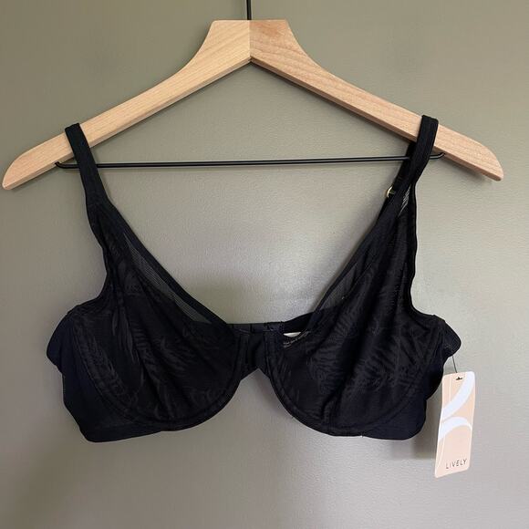 NWT LIVELY The Smooth Lace Plunge Bra In Jet Black Sz 38B Underwire Comfortable - Picture 2 of 15
